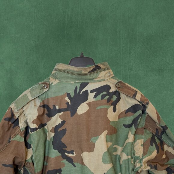 U.S. Army M-65 Cold Weather Field Coat & Hood w/ Woodland Camo Pattern (Large) - Picture 6 of 16